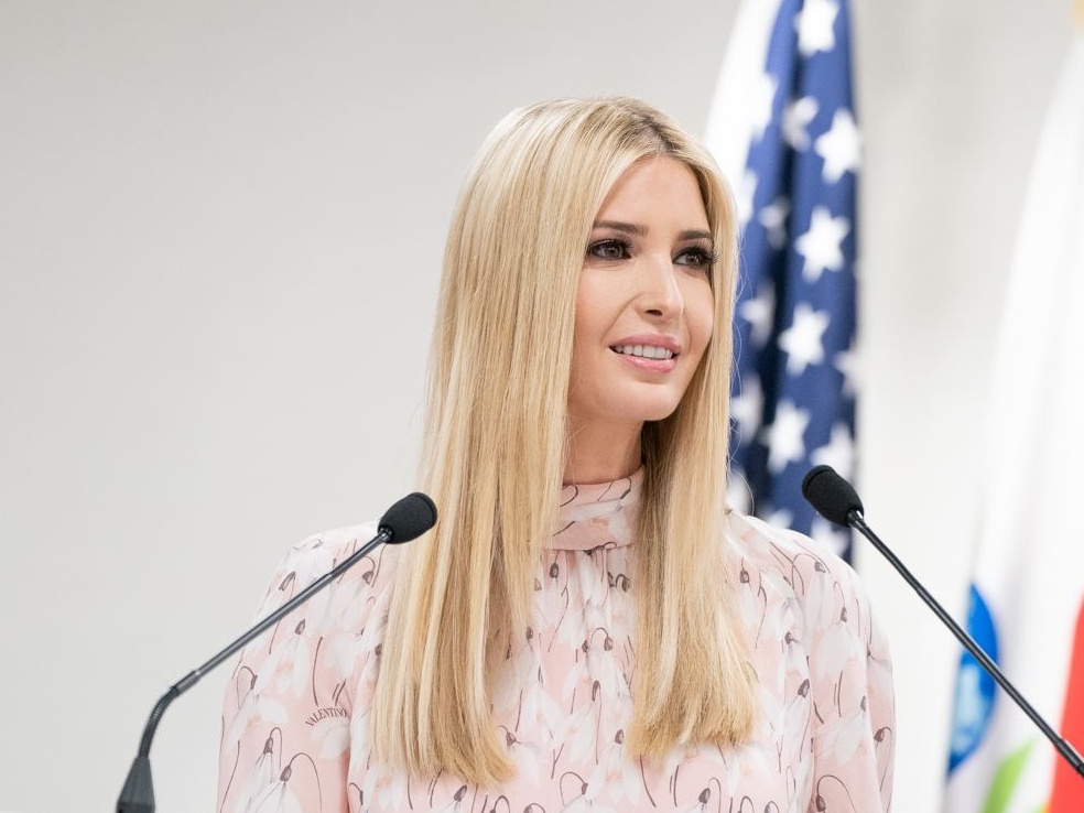 L’isola di Sazan tra fantasmi del comunismo e lusso a cinque stelle: la nuova avventura di Ivanka Trump e Jared Kushner