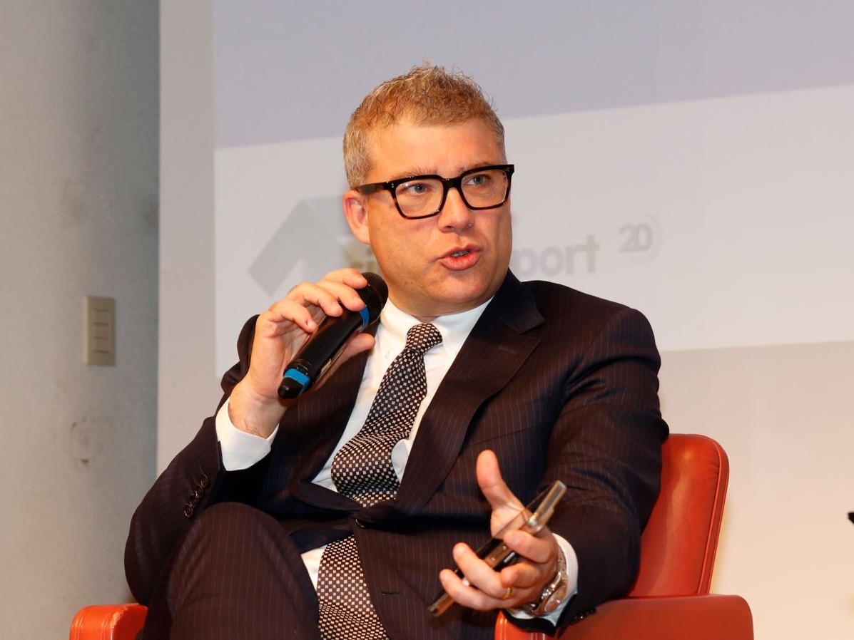 Imprese lombarde e IA, cresce l’uso ma aumenta la richiesta di regole e controllo umano