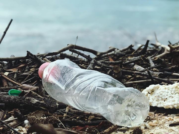 La plastica che si dissolve in mare. Dal Giappone una rivoluzione per l’ambiente (e per l’economia del packaging)