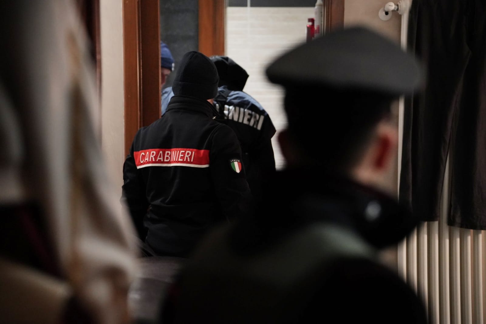 Sicurezza e criminalità in Italia: calano i reati contro la persona e la proprietà, ma crescono le truffe digitali