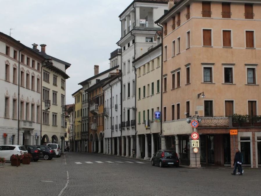 La scure della burocrazia: a Rimini multato un 14enne, troppo 'anziano' per l'altalena