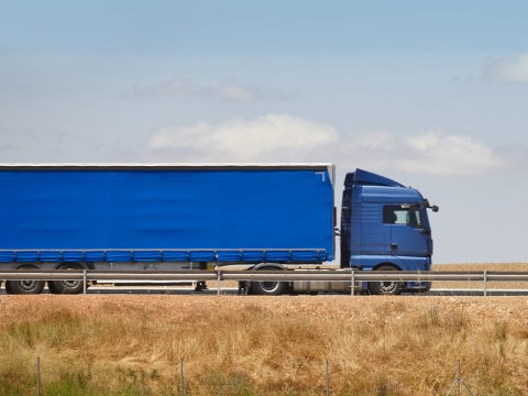 Crollo del mercato veicoli industriali a giugno: -29,5%. Primo semestre 2025 fortemente in negativo a -14,1%.