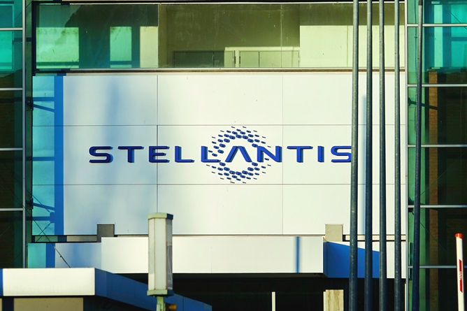 Buonomo (Uil): “Stellantis fugge dall’Italia e migliaia di lavoratori sono a rischio”