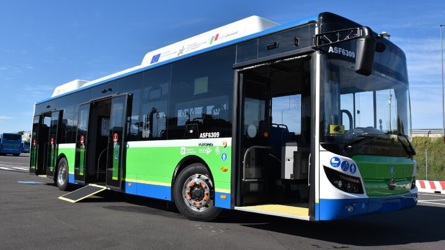 Mobilità: a Como 23 nuovi autobus ecologici grazie ai fondi MIT del PNRR
