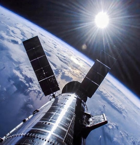 Musk: “Costellazioni di satelliti per gestire il riscaldamento terrestre”