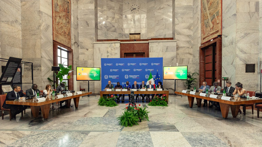 AI Hub: Urso firma 4 accordi al Mimit e incontra i ministri di Congo ed Egitto