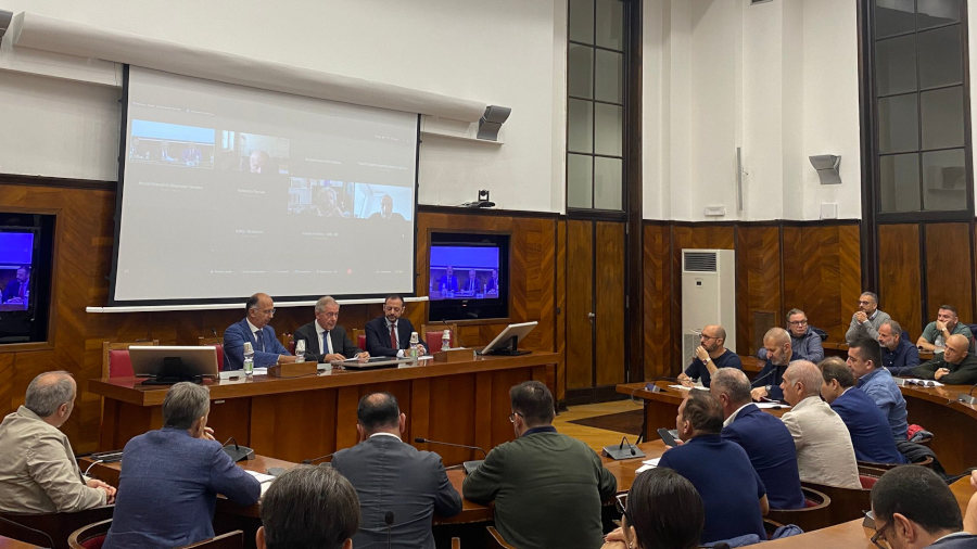 Iveco: tavolo al Mimit su cessione comparto Defence a Leonardo