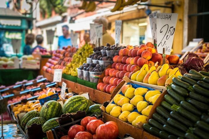 Spesa famiglie, Codacons: nel 2024 italiani continuano a tagliare la spesa