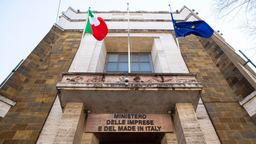 Industrie energivore: Urso e Ferracci con altri 9 Paesi europei per rilancio chimica e siderurgia