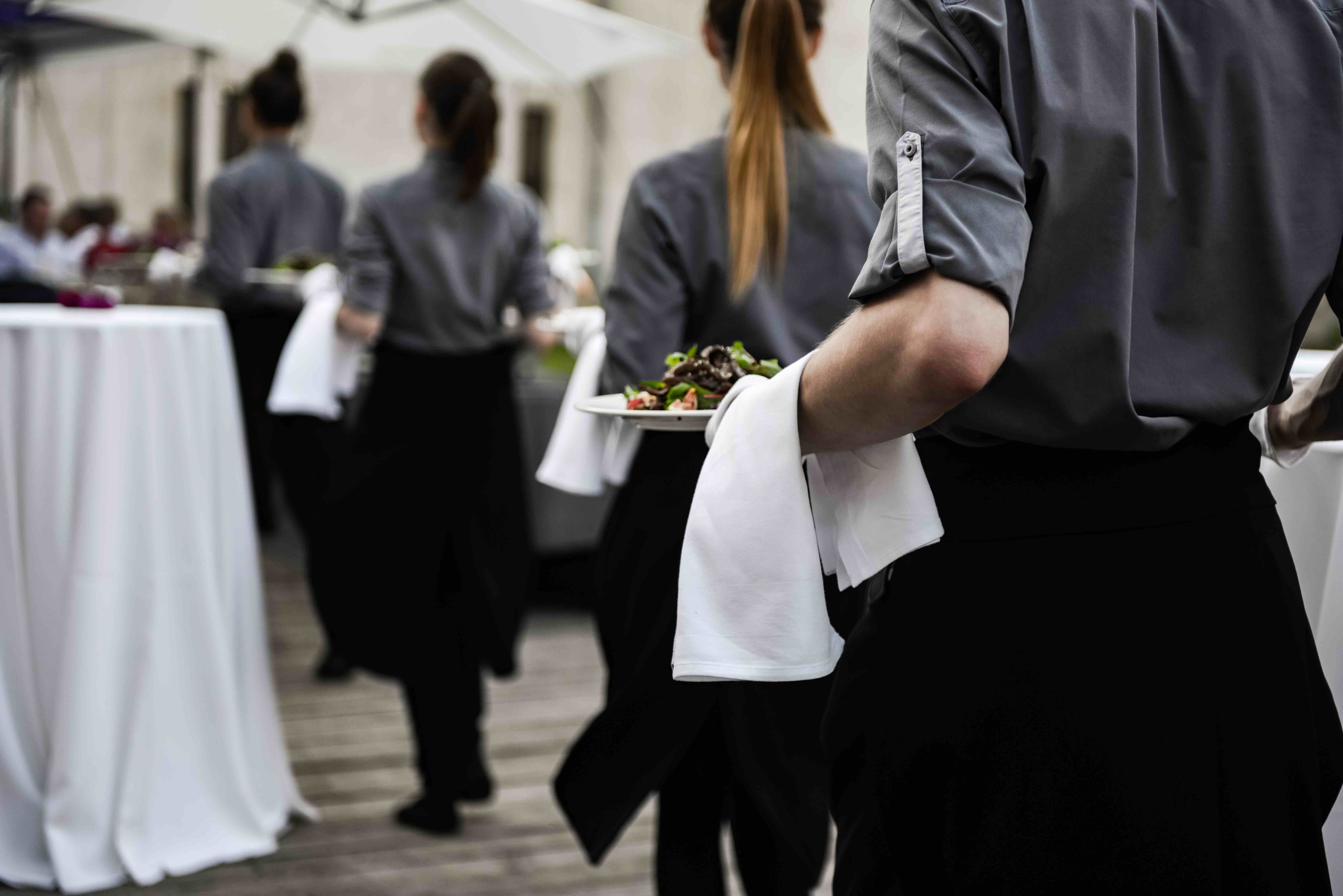 Lavoro: Fipe, previste 75mila assunzioni a settembre