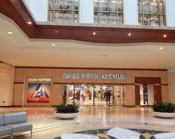 Lusso, Usa: la crisi del settore fa la prima vittima illustre, fallisce Saks