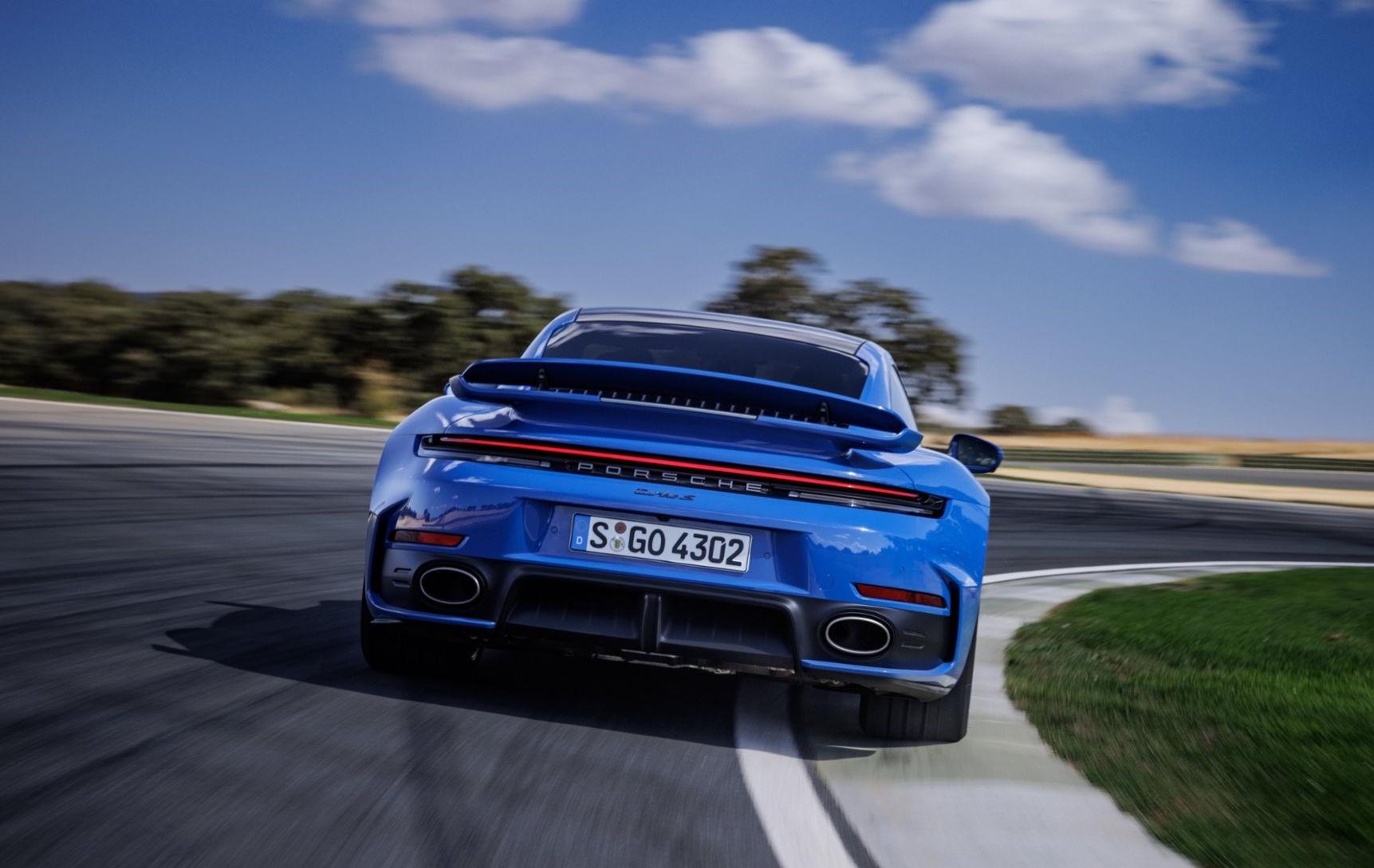 Porsche frena sui volumi ma accelera sul valore, il dogma del lusso contro la crisi cinese