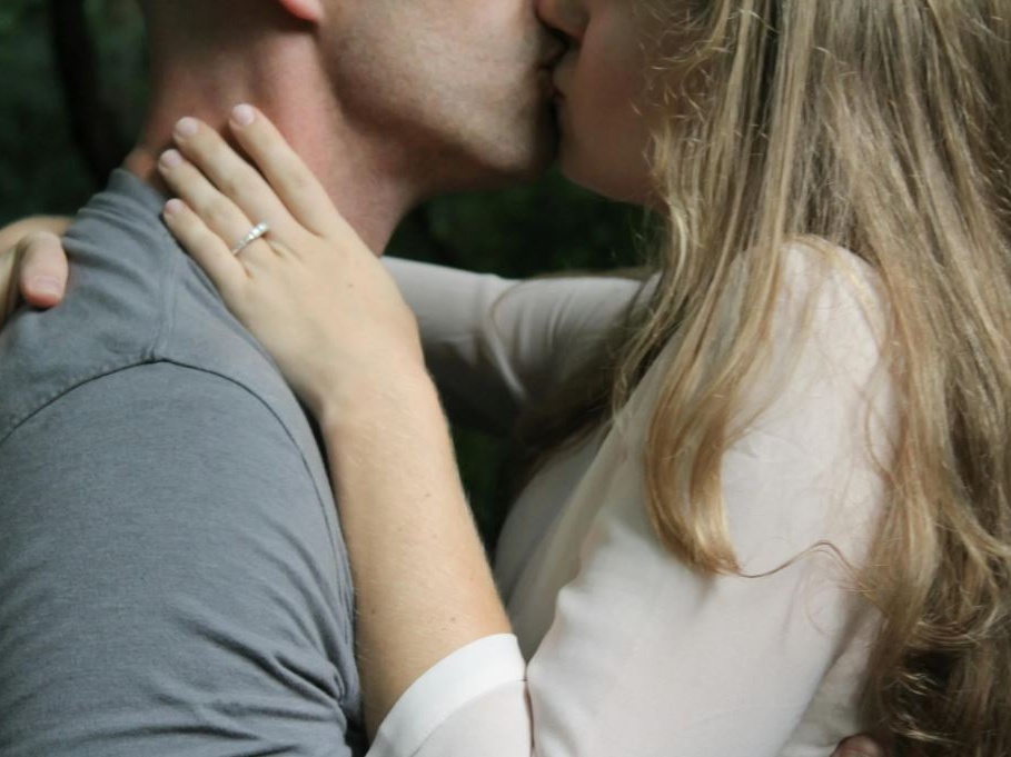 Quando fu dato il primo bacio? 21 milioni di anni fa, giorno più, giorno meno