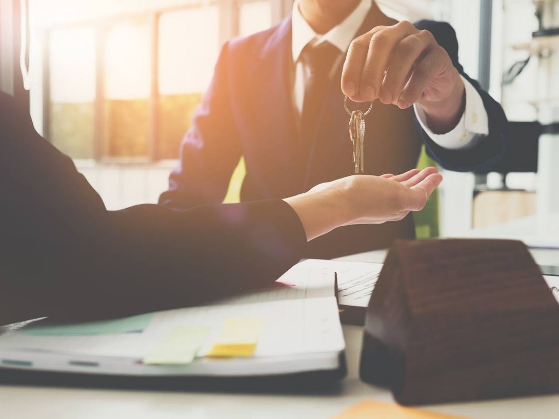 Agenti immobiliari: formazione obbligatoria e trasparenza al centro dell'incontro al MIMIT