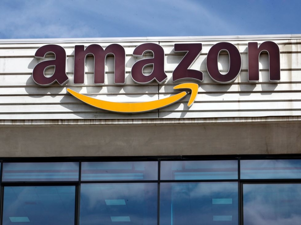 Amazon e le sue alchimie commerciali ancora nel mirino della Giustizia: sequestri e perquisizioni
