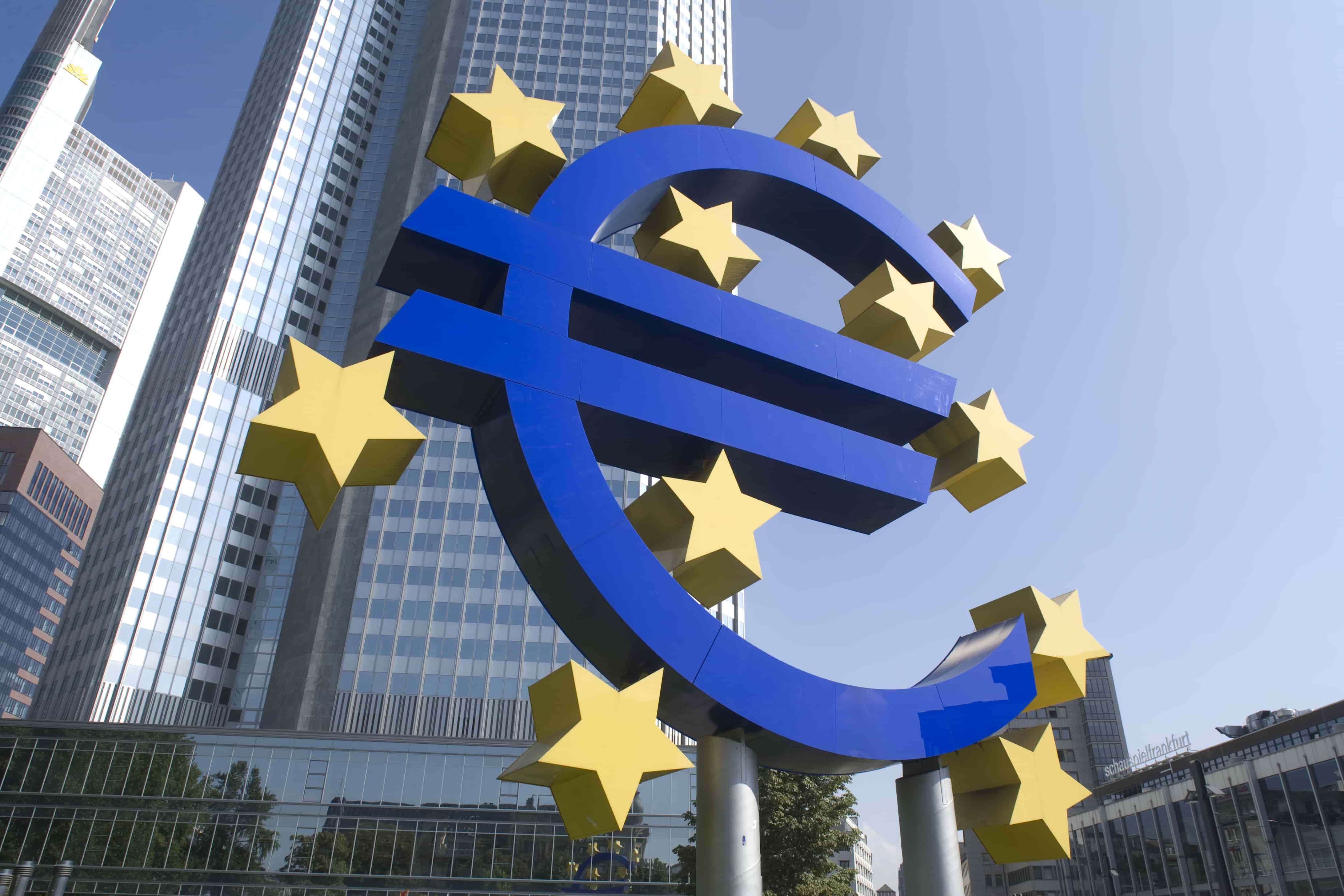 La Bce stima in aumento i rischi al ribasso, prospettive offuscate da eccezionale incertezza
