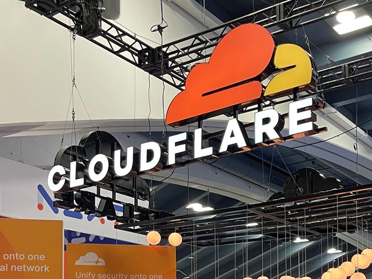 Internet in tilt, il blackout globale di Cloudflare manda in crisi piattaforme e app, da X a ChatGPT
