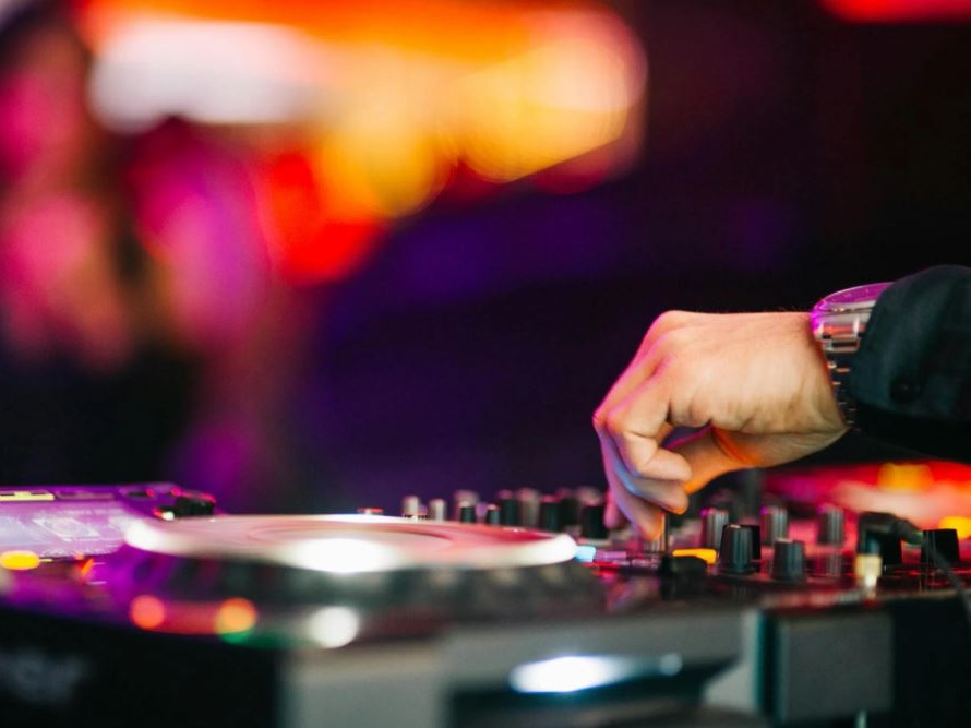 Discoteche, 2 miliardi dal popolo della notte