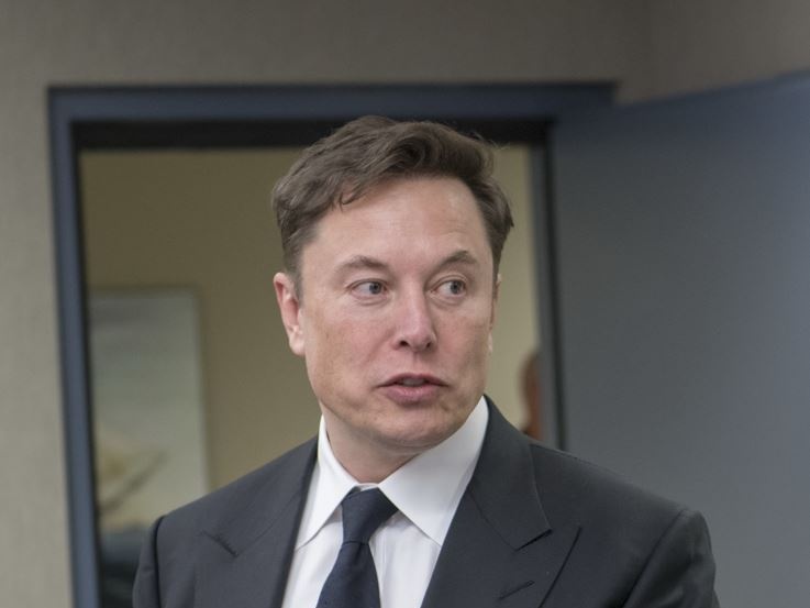 Musk chiede quanto trentatré finanziarie italiane, ma promette di restare al volante!