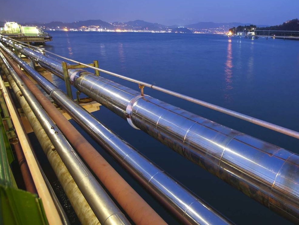 Energia: il Qatar minaccia l'Ue di uno stop alle forniture di GNL