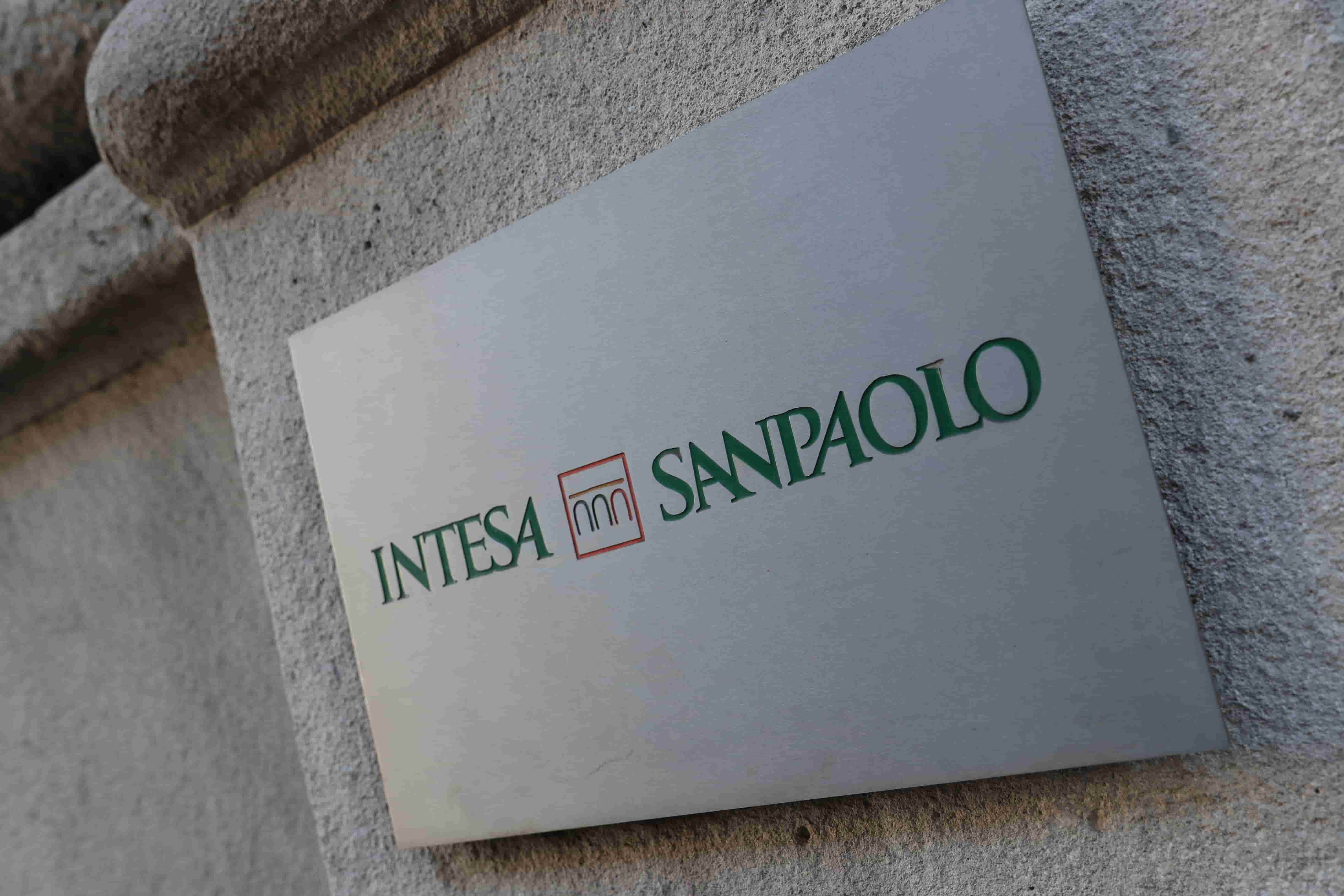 Intesa Sanpaolo, il nuovo contratto punta su giovani e settimana cortissima