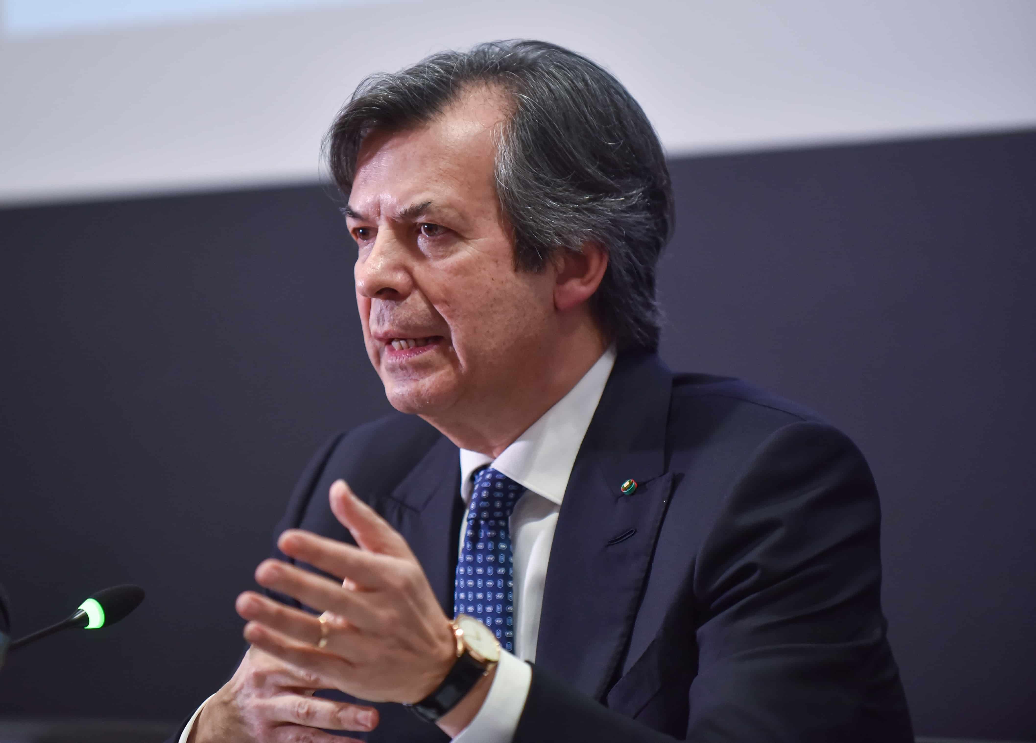 Messina (Intesa Sanpaolo): “Il lavoro dei giovani motore di crescita. Pronti 10 miliardi per chi assume”