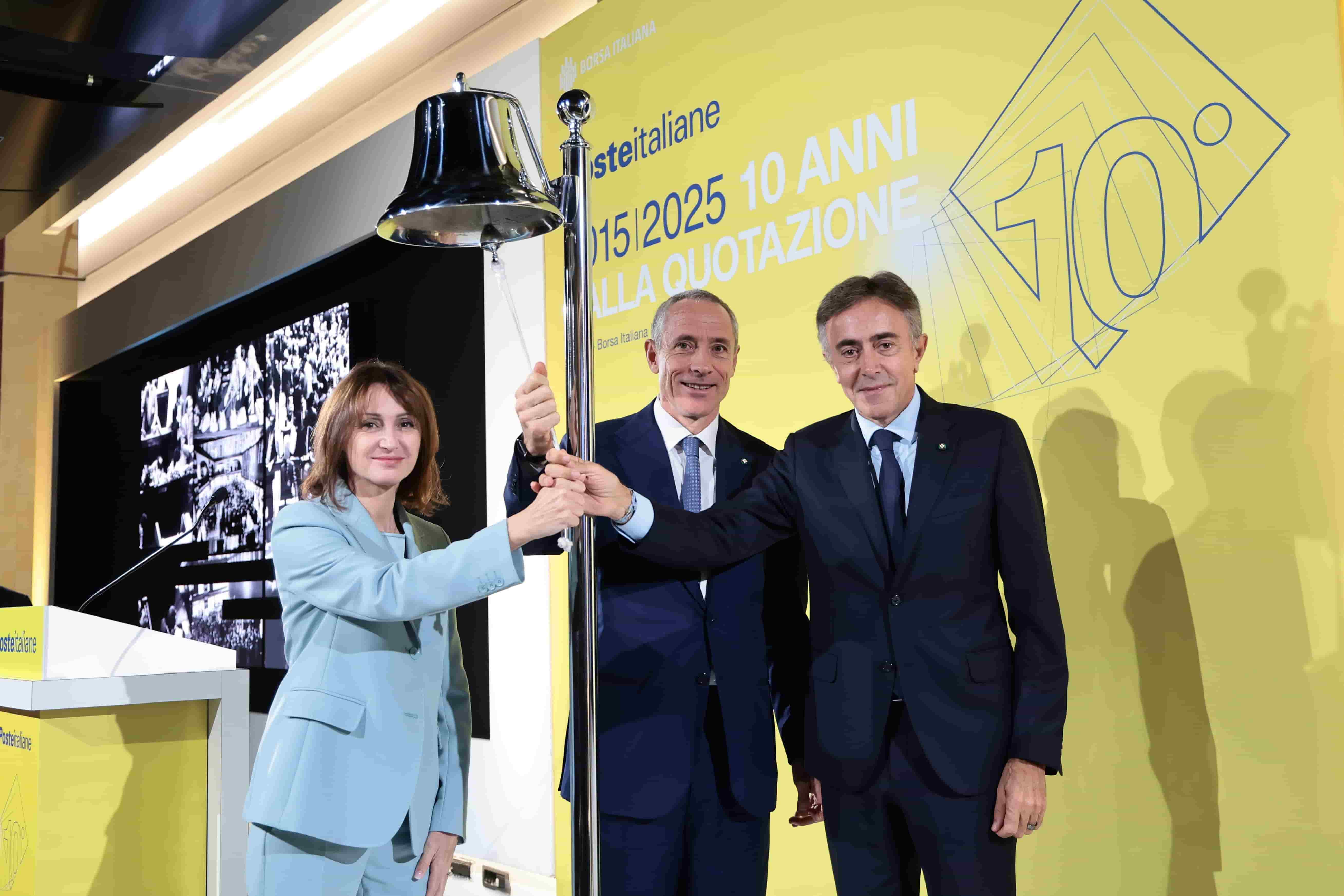 Poste Italiane festeggia dieci anni in Borsa, valore triplicato e 7 miliardi di dividendi distribuiti