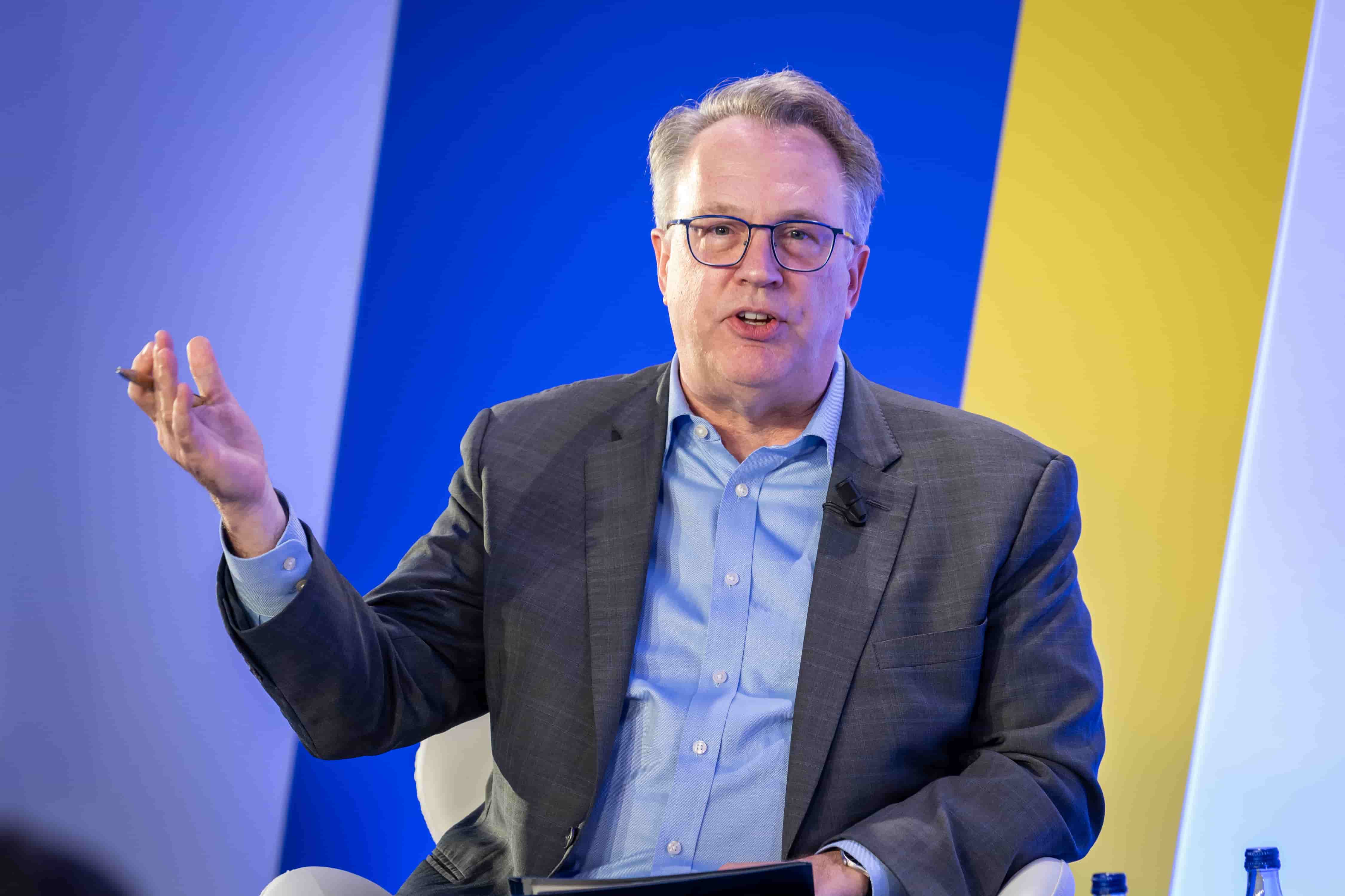 La Fed cambia rotta? Williams riaccende la speranza di un taglio dei tassi già a dicembre