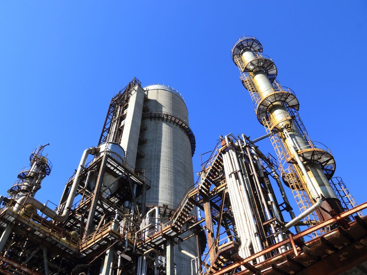 Petrolio: calano i prezzi, ormai al livello più basso degli ultimi quattro anni