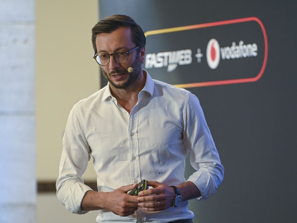 Fastweb + Vodafone, ricavi stabili e crescita nei servizi digitali. L’AI al centro della strategia per la sovranità tecnologica