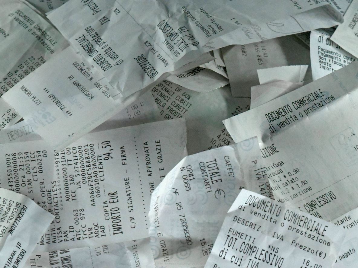 Addio agli scontrini di carta nei negozi per chi paga con il Pos: verso una rivoluzione digitale e green