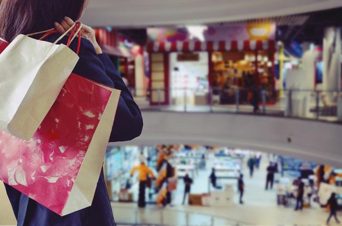 Consumi in stallo: a luglio -0,2% in volume e l’autunno peserà 3mila euro sulle famiglie