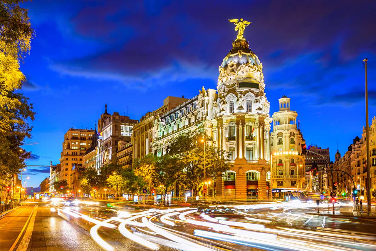 Turismo, la Spagna macina record di arrivi: 55,5 milioni di turisti, + 6,7% le presenze italiane