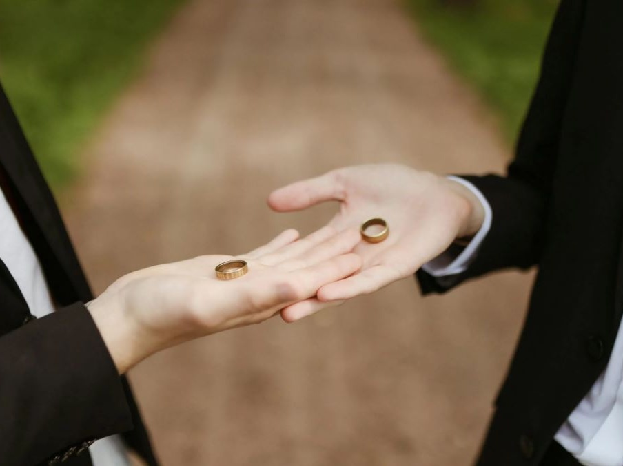 Corte Ue: obbligatorio il riconoscimento dei matrimoni tra coppie omosessuali validamente contratti nell’Unione