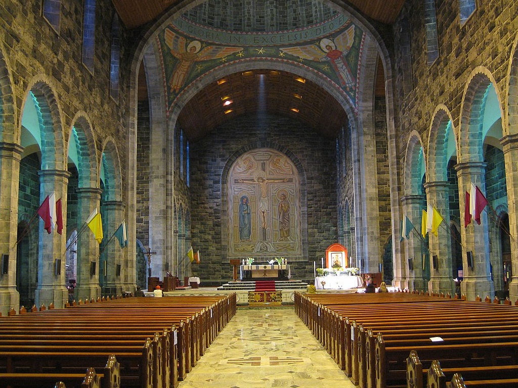 Irlanda: rimosse da cattedrale le spoglie del vescovo accusato di abusi sessuali