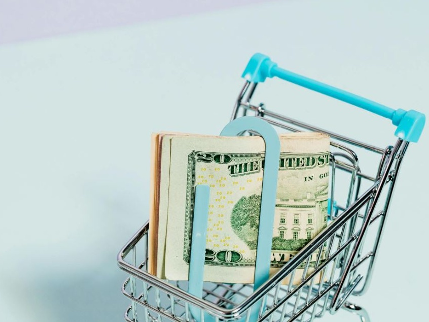 Gli americani, al contrario di Trump, dicono che i prezzi sono aumentati. La conferma da diversi sondaggi