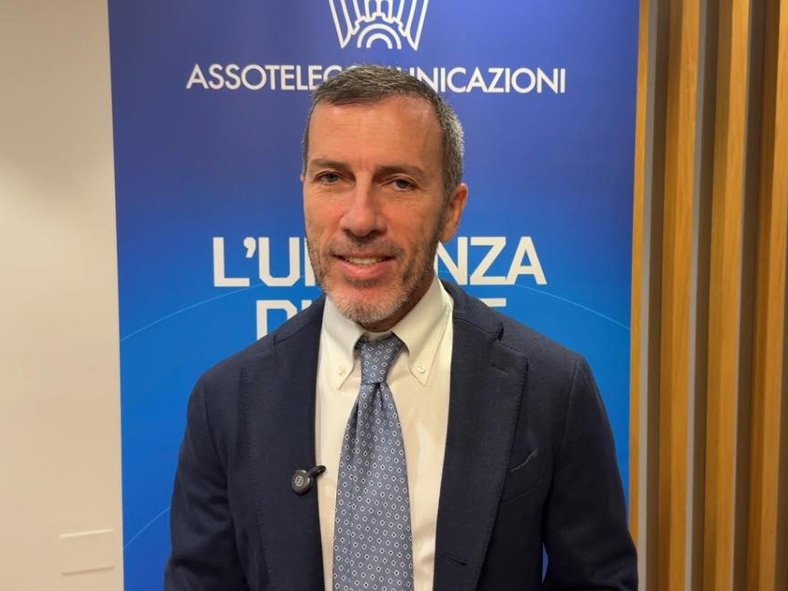 Tlc, l’Italia davanti al bivio: “Agire subito per non perdere la sfida della competitività digitale”