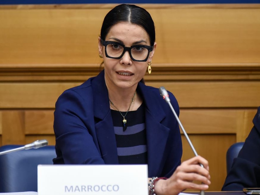 Correnti fredde nel Transatlantico: il Parlamento italiano minaccia lo stato di raffreddamento