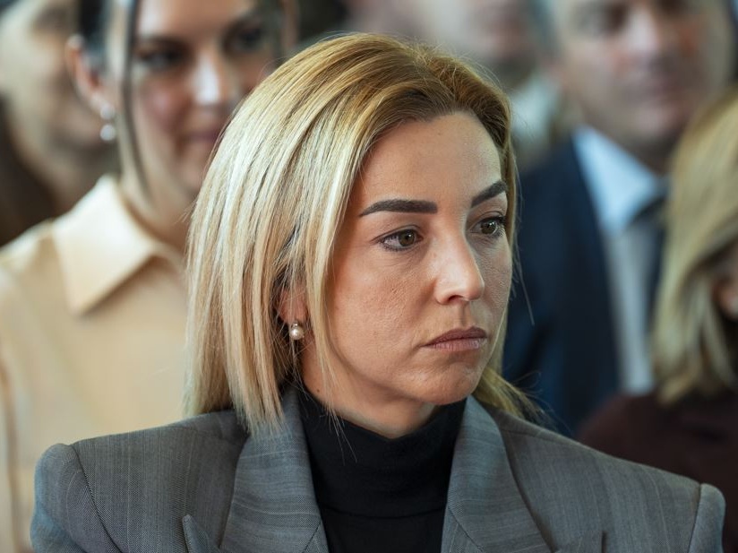 Dossier taroccati contro la sindaca di Genova: la politica si fa commedia