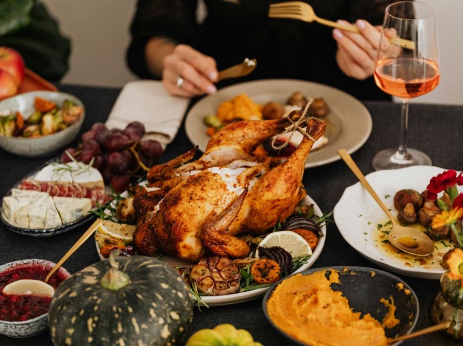 Fa discutere l'affermazione di Trump secondo cui il pranzo del Ringraziamento costerà il 25% in meno