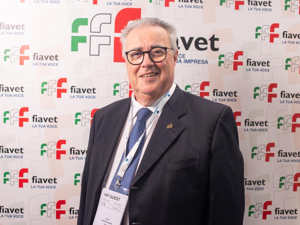 Guerre e tensioni globali frenano l’estate degli italiani ma non la cancellano: il turismo resiste tra paure e nuove rotte