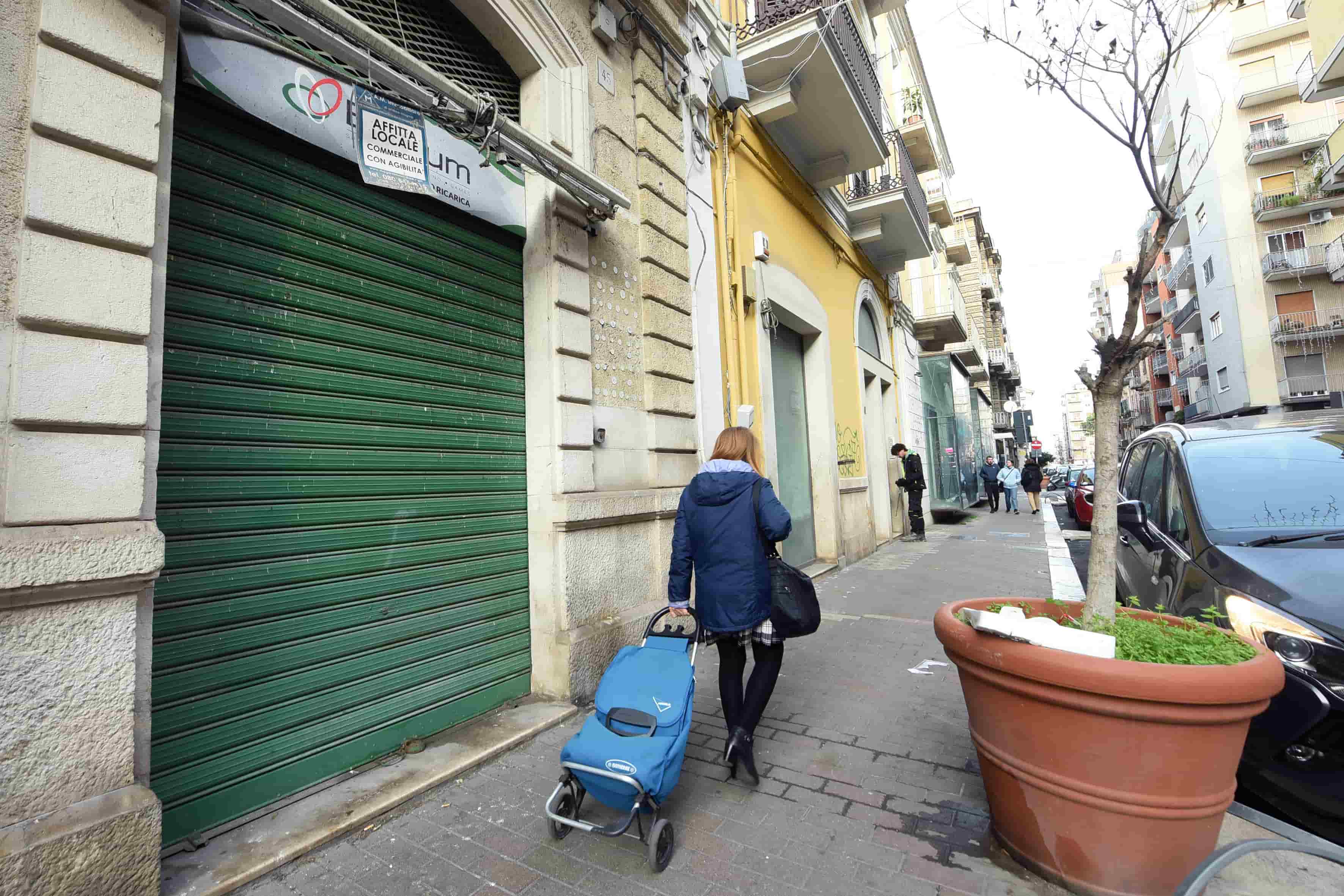 L’Italia senza negozi, la desertificazione commerciale che svuota i territori