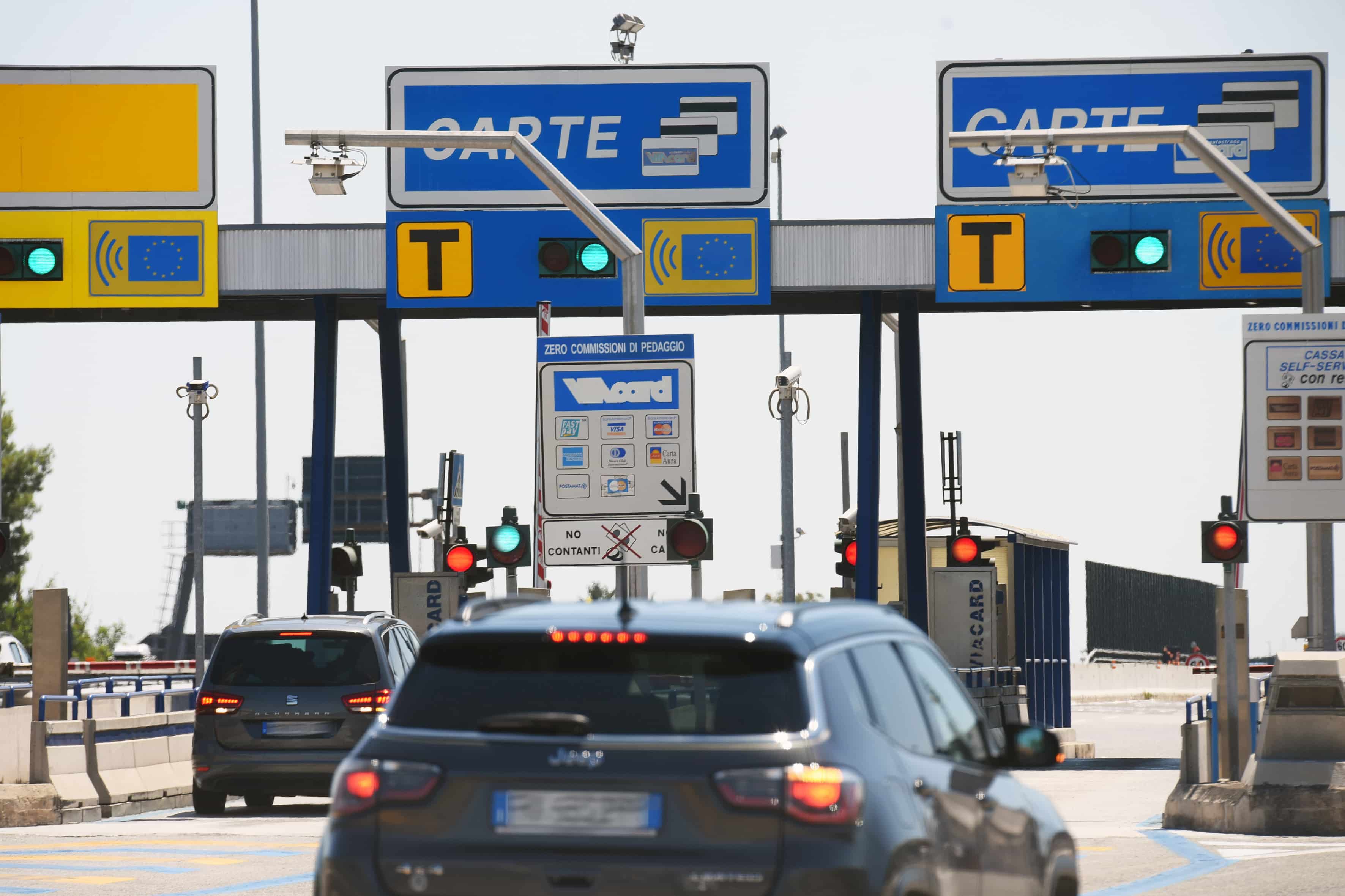 Pedaggi autostradali più cari da agosto, stangata d’estate per gli italiani in viaggio. Partone le tensioni interne alla maggioranza