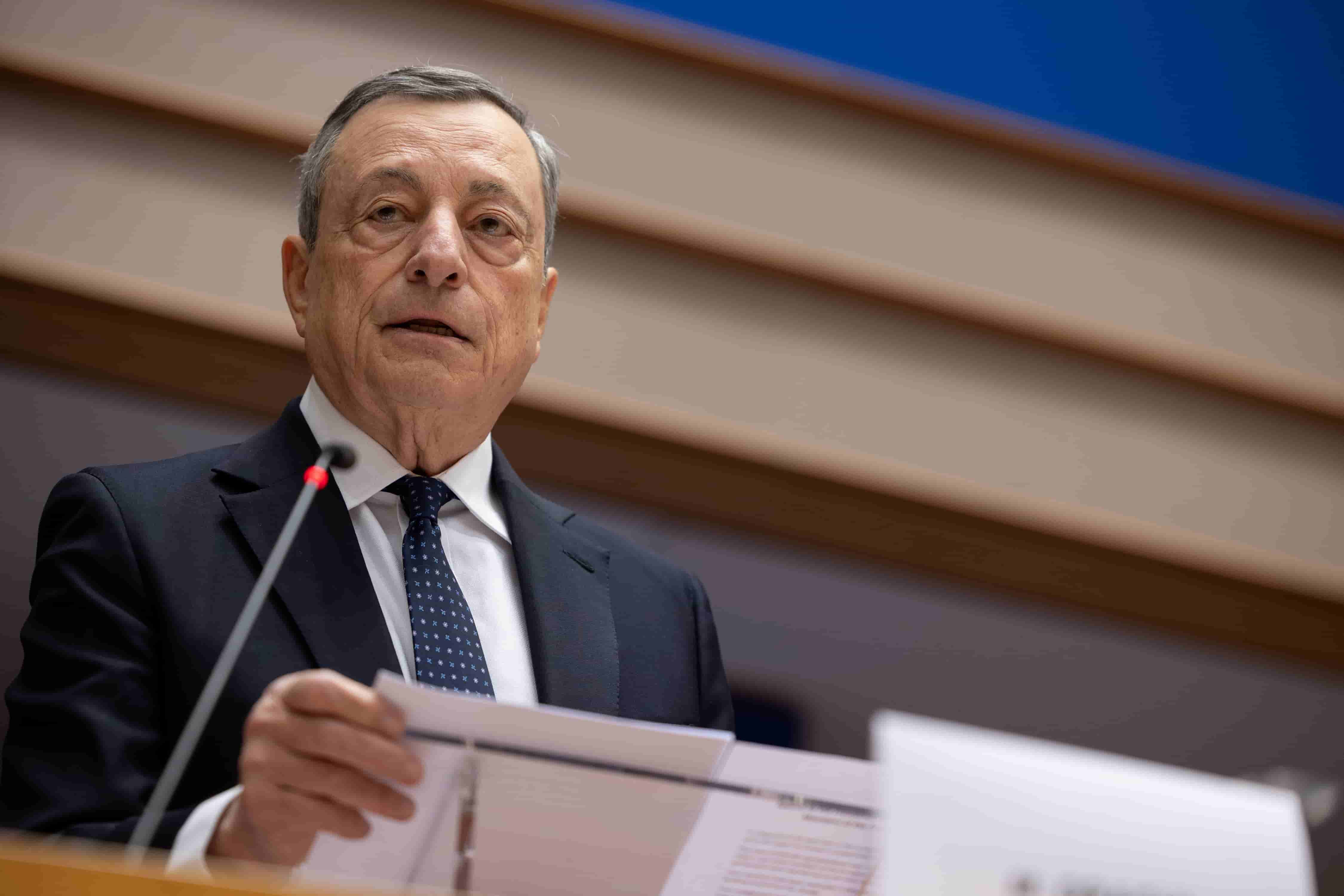 Draghi al Premio Carlo Magno, Europa in pericolo, servono unità e forza militare