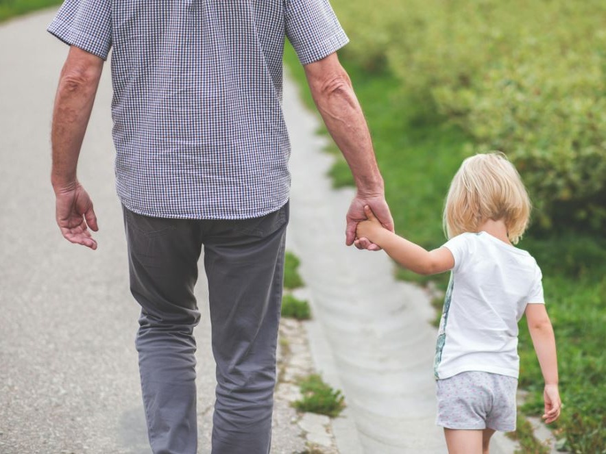 Festa dei nonni, gli angeli custodi del welfare familiare italiano