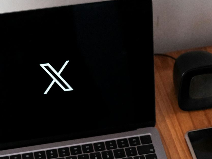 Usa: polemiche per funzione di X che localizza gli account, con qualche imbarazzante scoperta