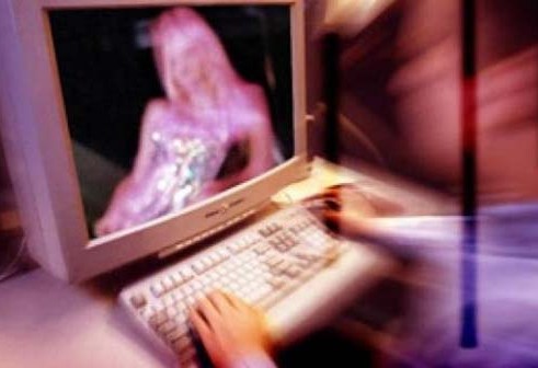 Siti pornografici, obbligo di verifica età dal 12 novembre. Codacons, 'Inefficace, aggirabile con VPN'