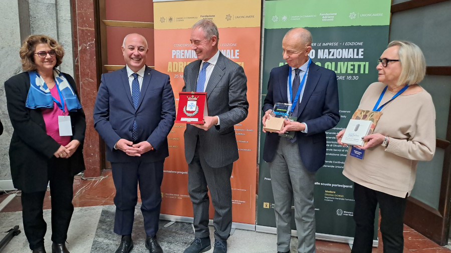 Mimit, Urso premia vincitori del Premio Adriano Olivetti