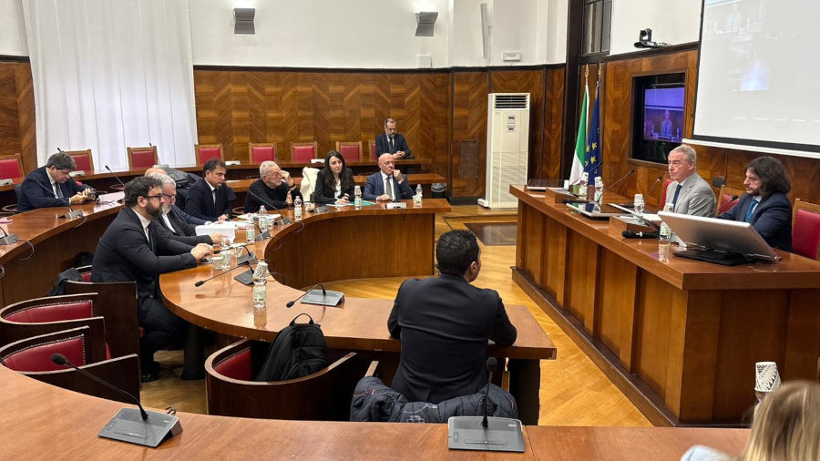 Ex Ilva: Urso incontra istituzioni pugliesi al Mimit