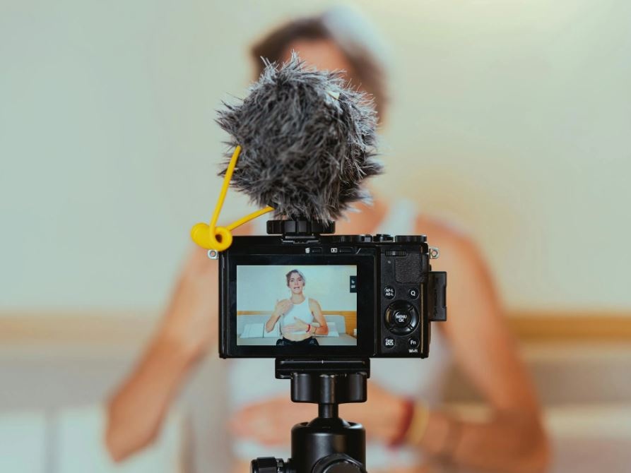 Guadagni da OnlyFans non dichiarati, controlli fiscali su due influencer lodigiane